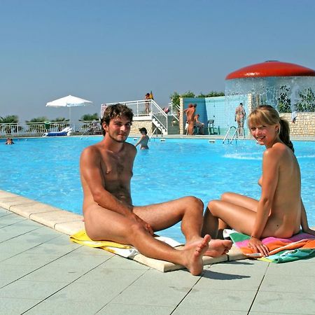 Easyatent Fkk Safari Tent Ulika Naturist - Clothes Free Poreč Eksteriør billede